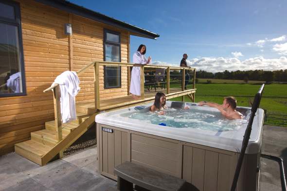 Relax In Gorgeous Locations To Savor The Lodges With Hot Tubs